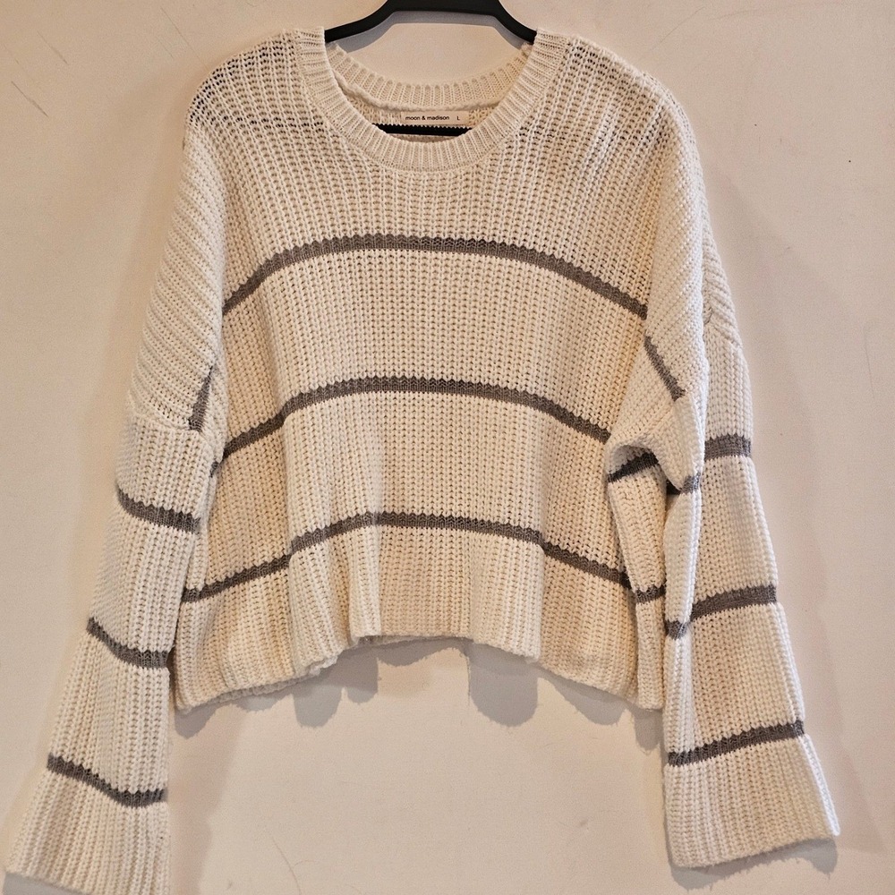 Moon & Madison Cream Gray Stripe Chunky Knit Bell Sleeve Sweater Size L